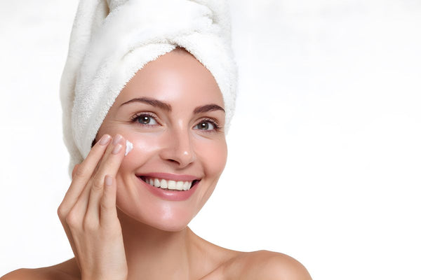 Should I Apply Moisturizer Before or After Sunscreen?