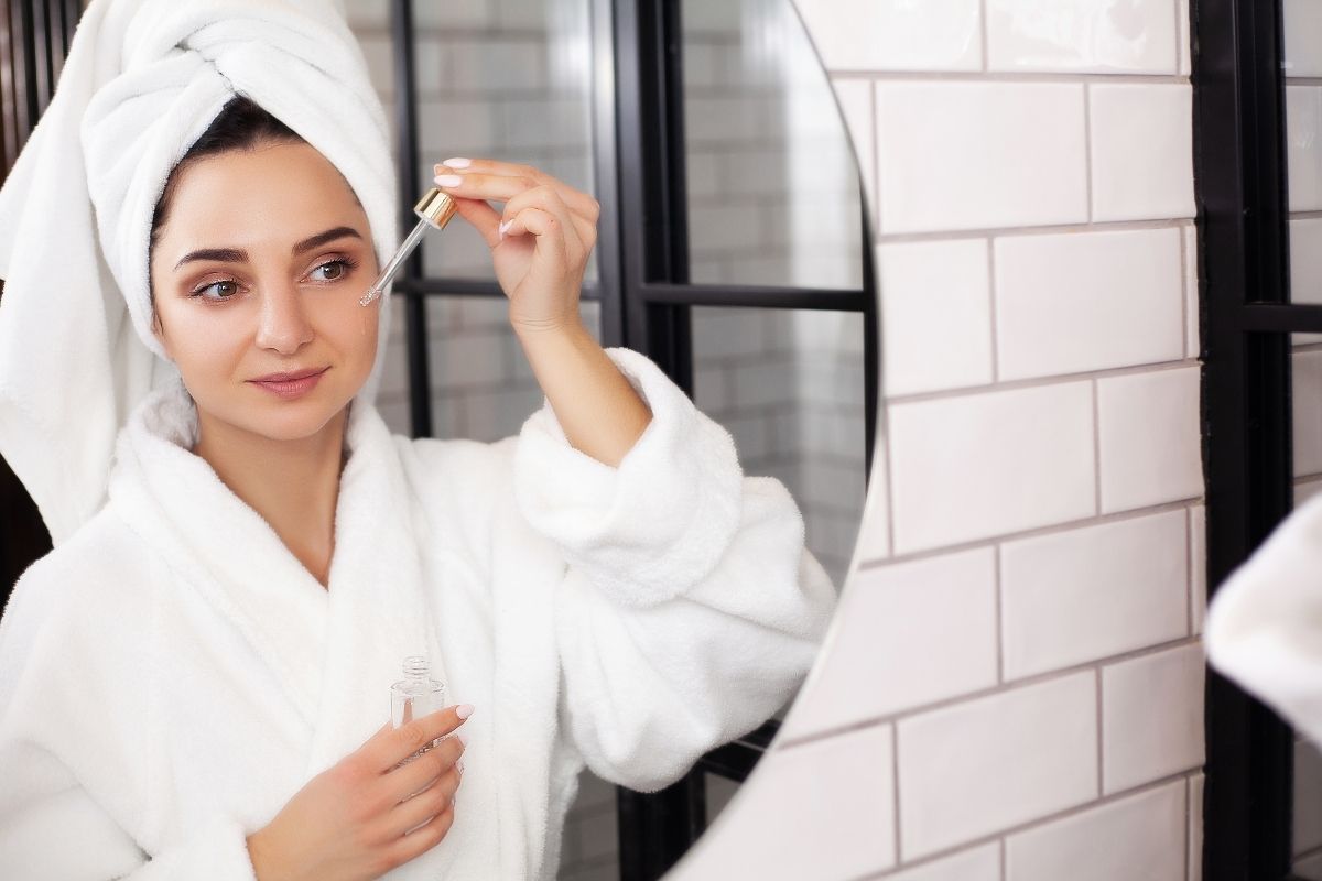 How to Use a Face Serum for Wrinkles Effectively